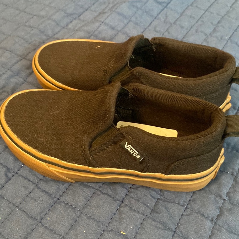 Black and brown vans shoes. Used once. Great condition
